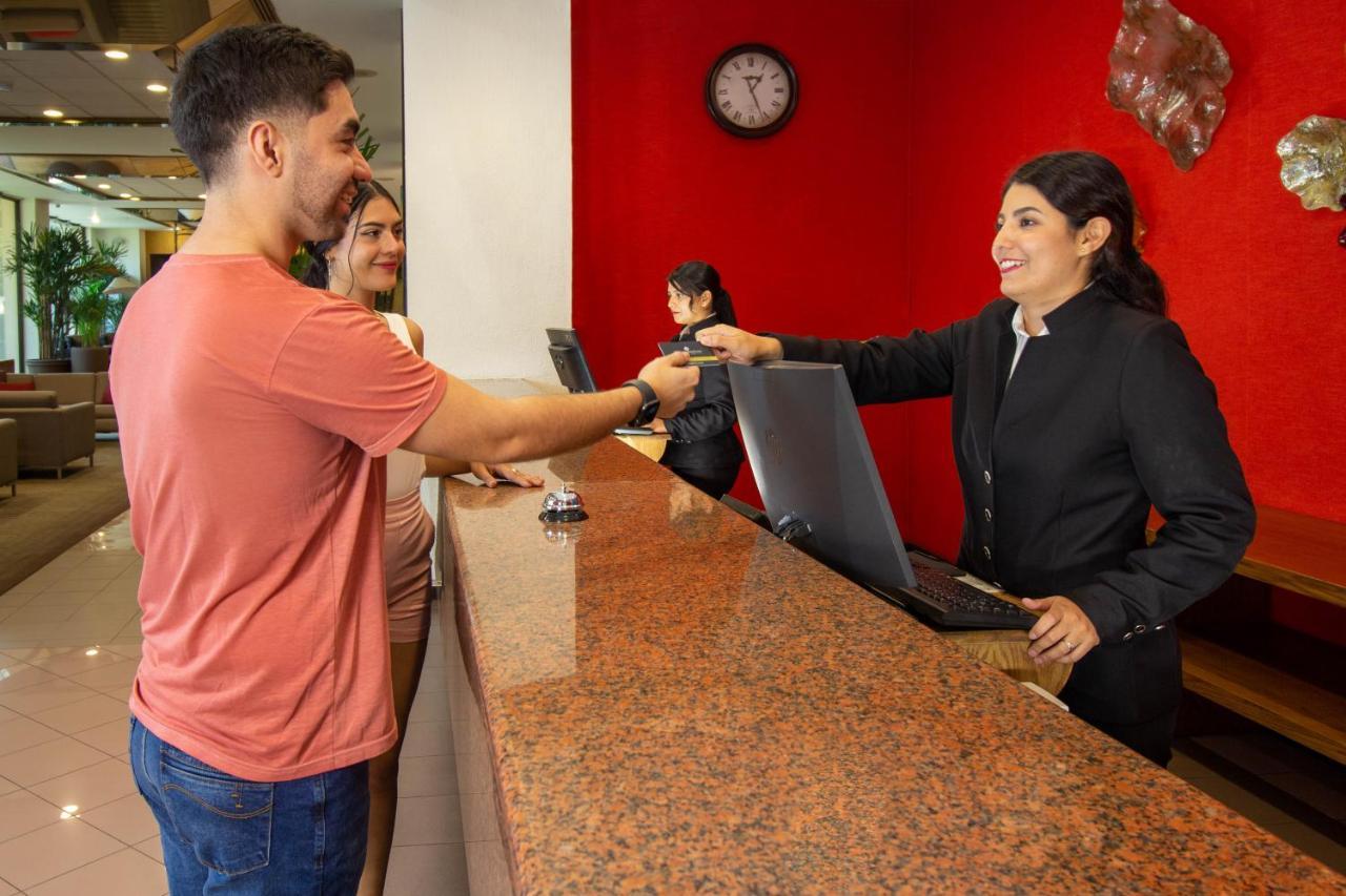 Hotel Guadalajara Plaza Expo Экстерьер фото