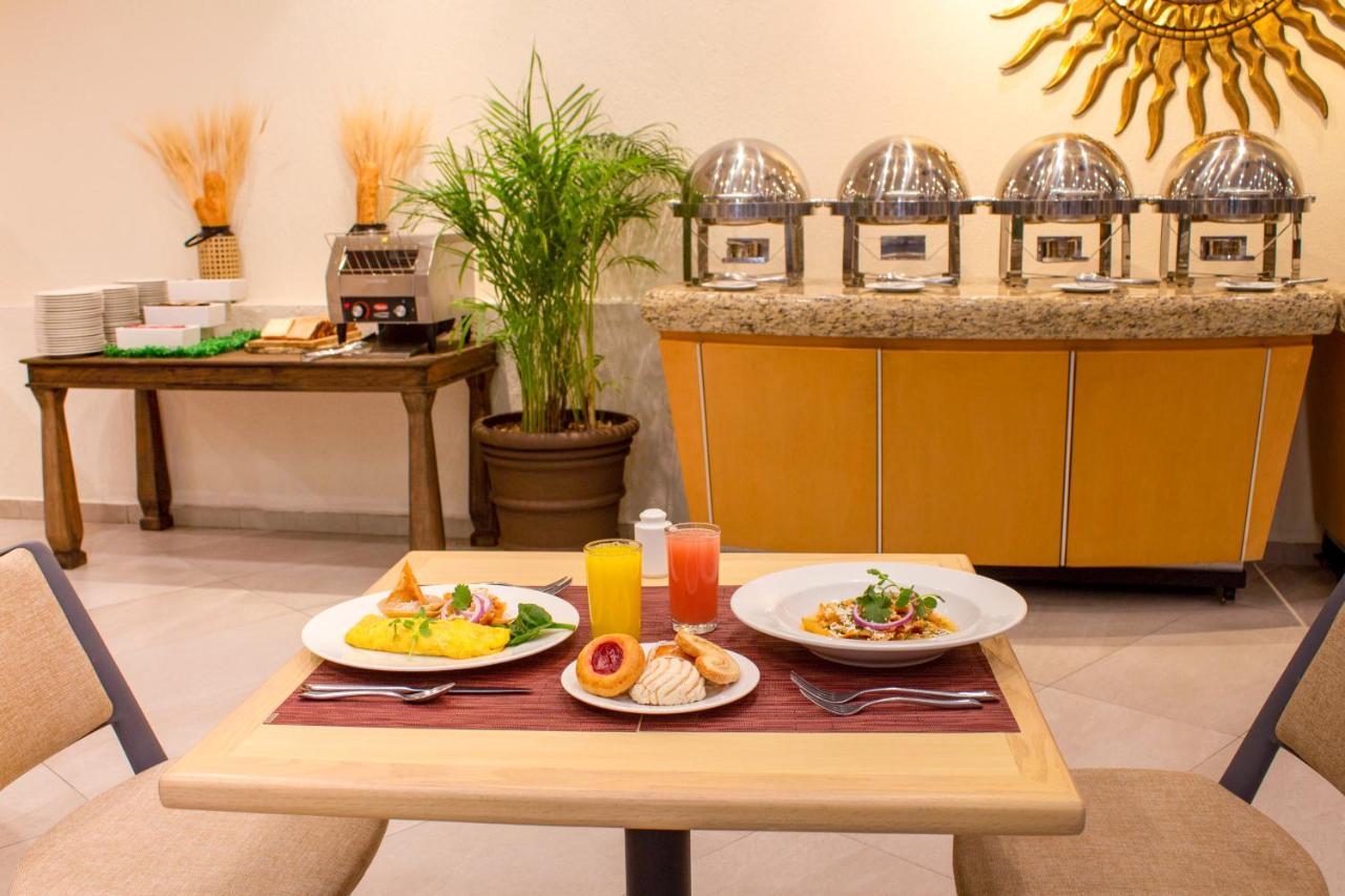 Hotel Guadalajara Plaza Expo Экстерьер фото